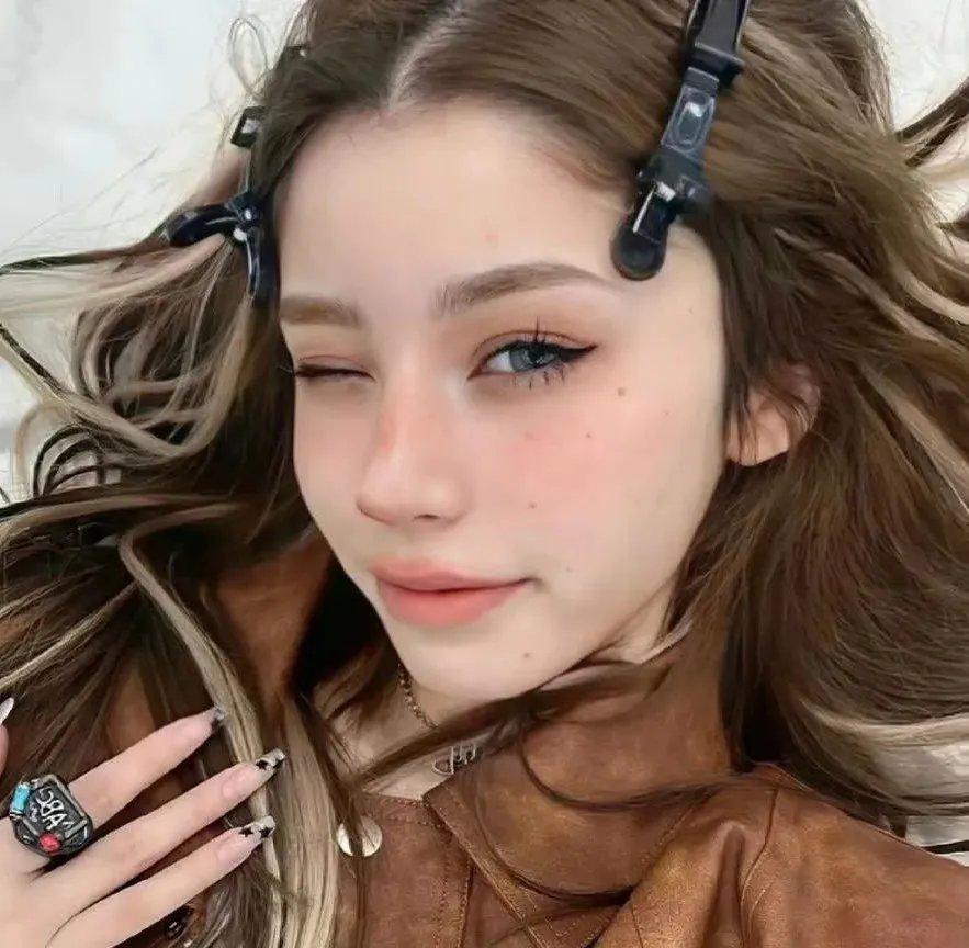 玫瑰奇缘恋与大明星[普通话版]